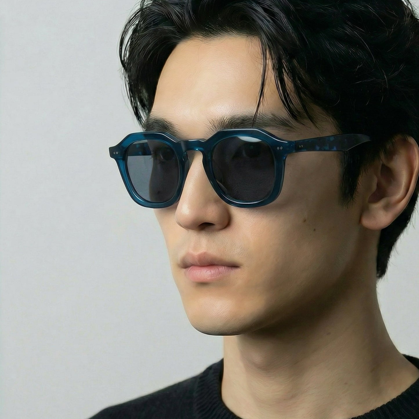 Model wearing Water Ring sunglasses
